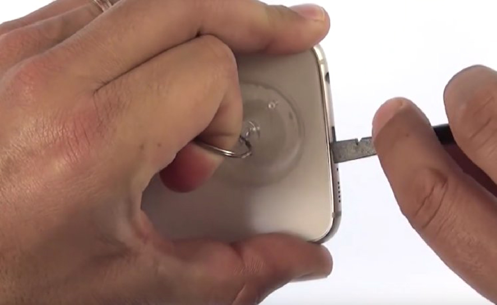 Changement de batterie sur Galaxy S6 photo 2