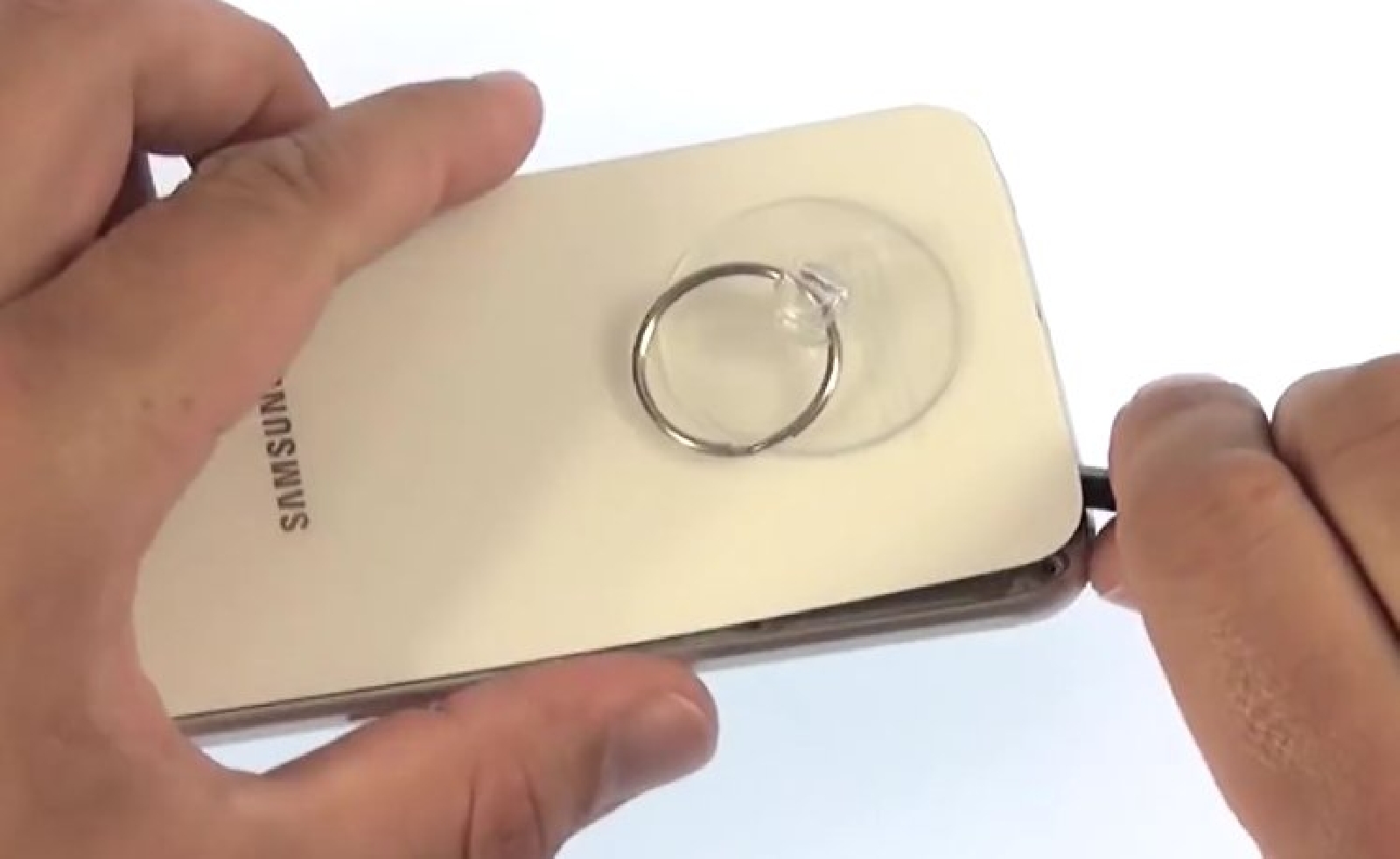 Changement de batterie sur Galaxy S6 photo 1