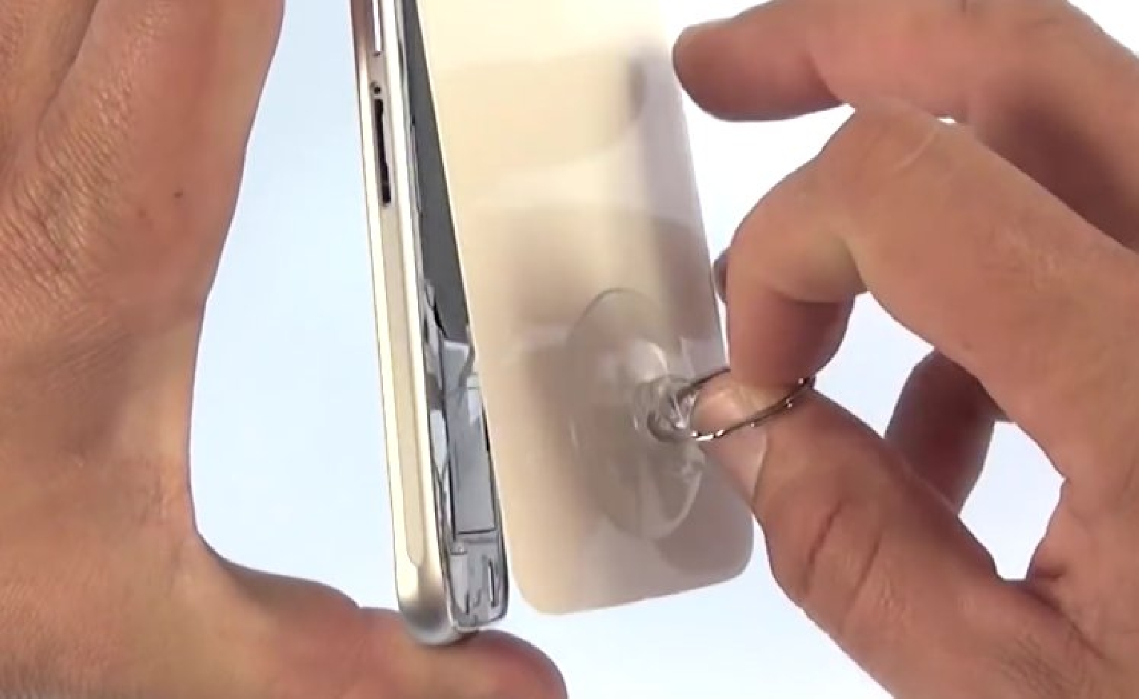 Changement de batterie sur Galaxy S6 photo 2