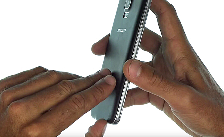 Changement d'écran (vitre+AMOLED) sur Galaxy S5 NEO photo 1