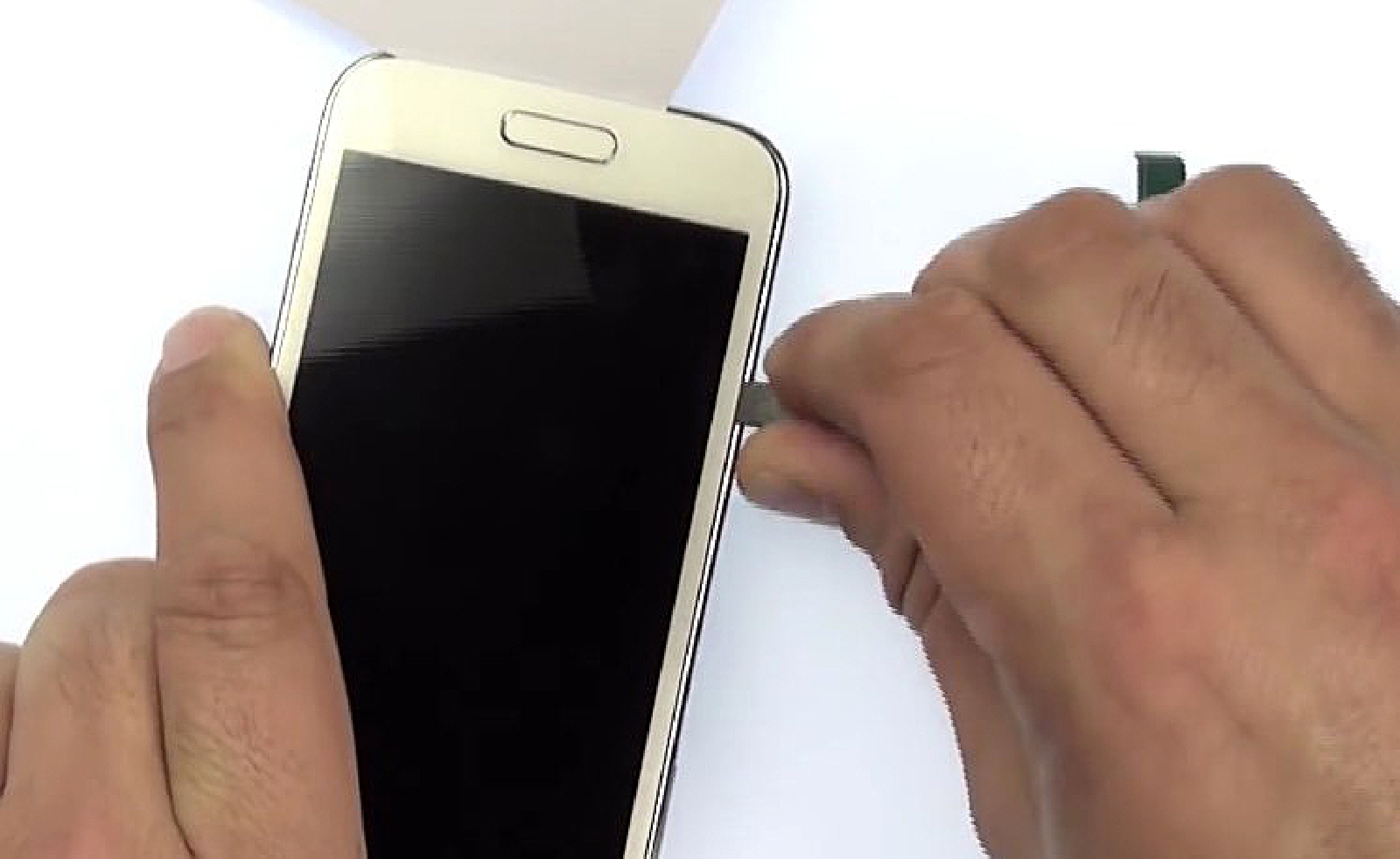 Changement d'écran (vitre+AMOLED) sur Galaxy S5 Mini photo 3