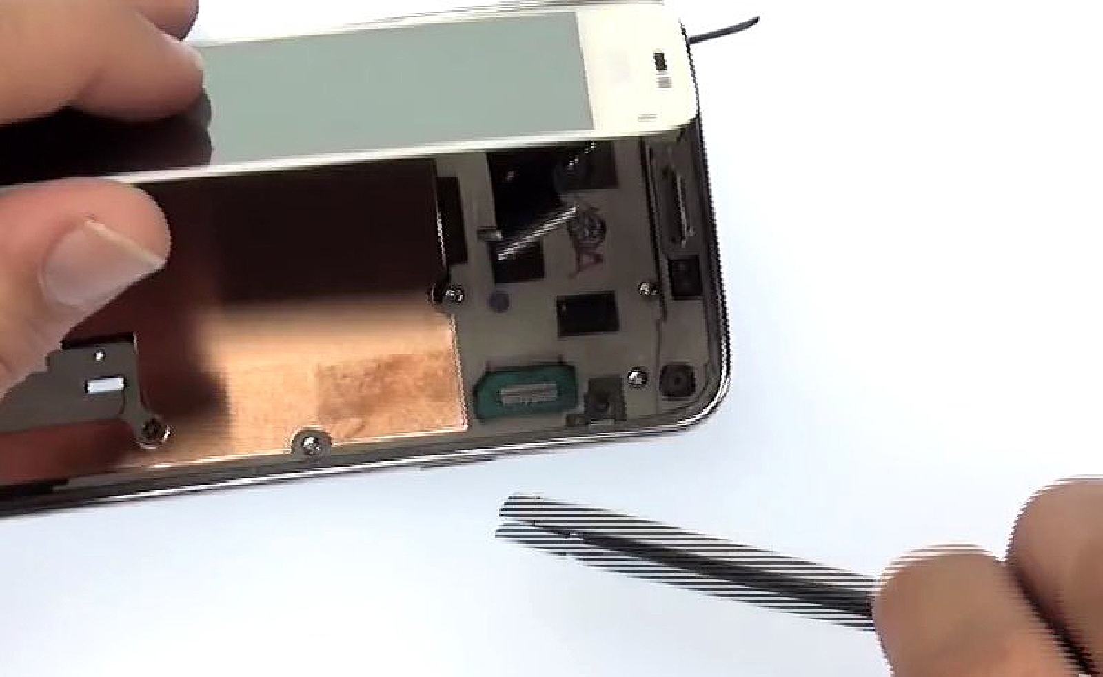 Changement d'écran (vitre+AMOLED) sur Galaxy S5 Mini photo 2