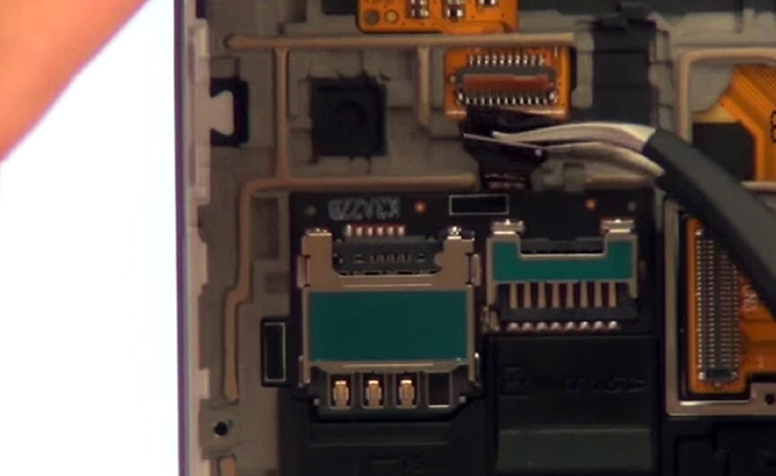 Changement d'écran (vitre+AMOLED) sur Galaxy S4 Mini photo 2