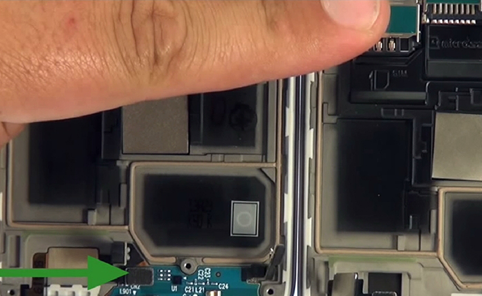 Changement d'écran (vitre+AMOLED) sur Galaxy S4 Mini photo 1