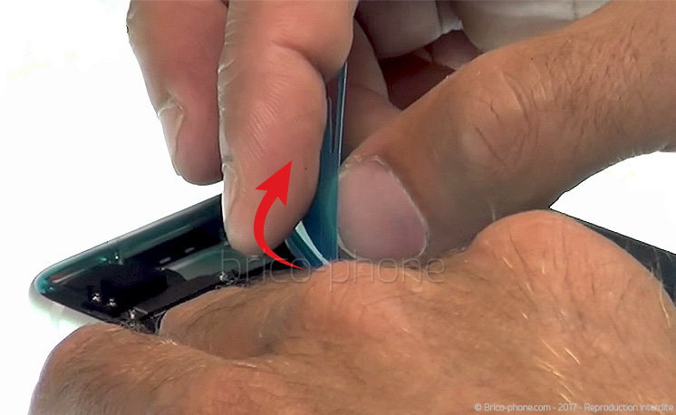 Changement d'écran complet pré-monté (châssis+vitre+LCD) en gardant l'étanchéité sur iPhone 7 photo 3