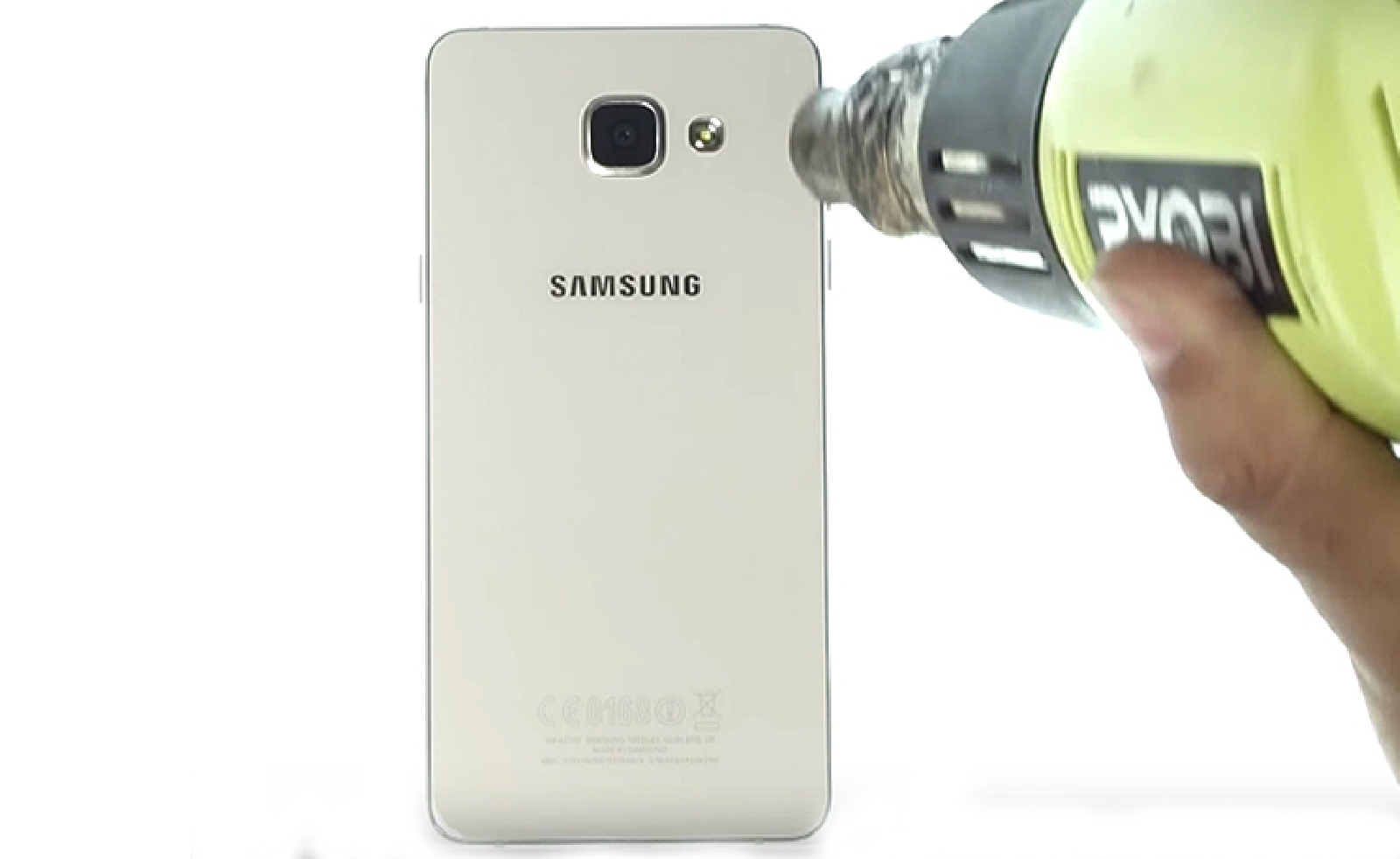 Changement de batterie sur Galaxy A5 2016 photo 2