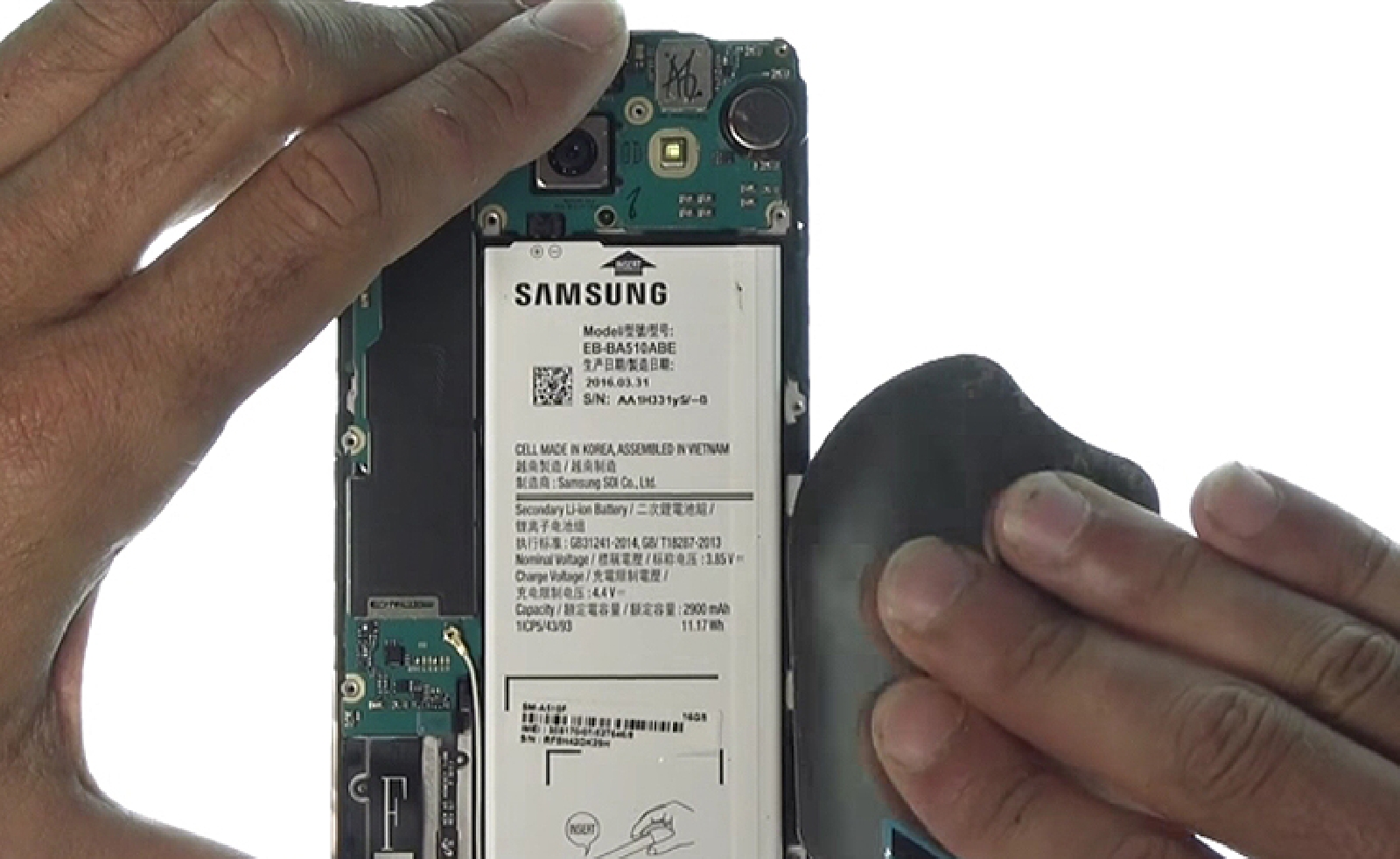 Changement de batterie sur Galaxy A5 2016 photo 2