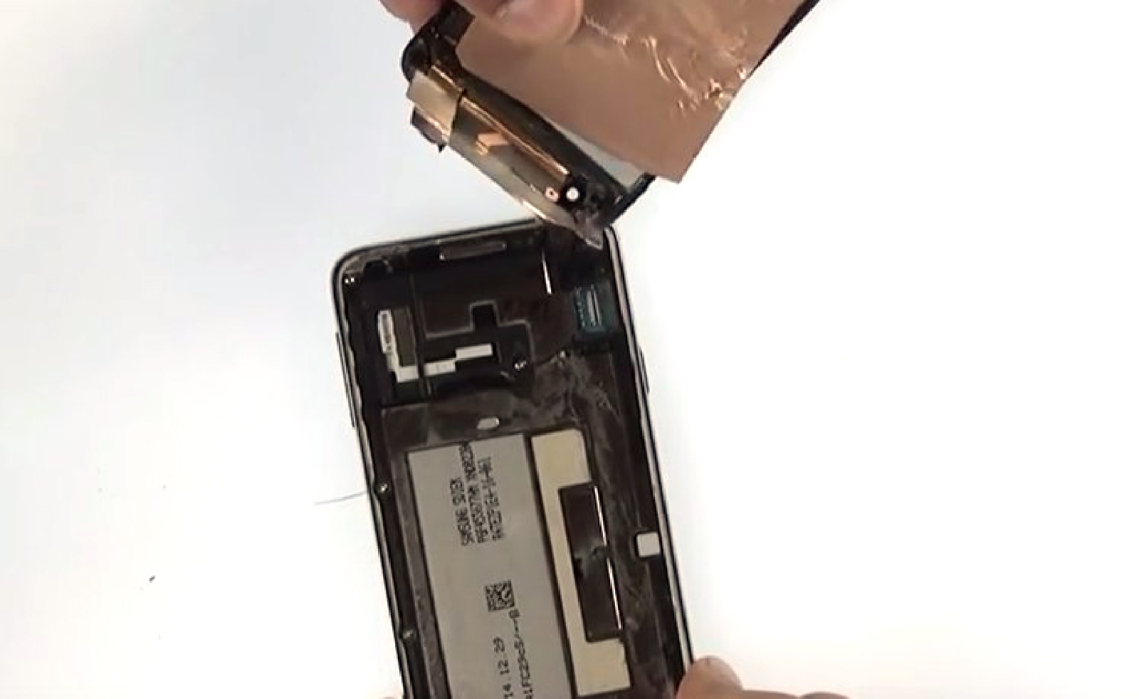 Changement d'écran (vitre+LCD) sur Galaxy A3 photo 4