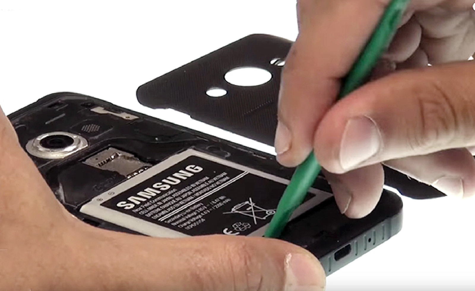 Changement d'écran (vitre+LCD) sur Galaxy Xcover 3 photo 1