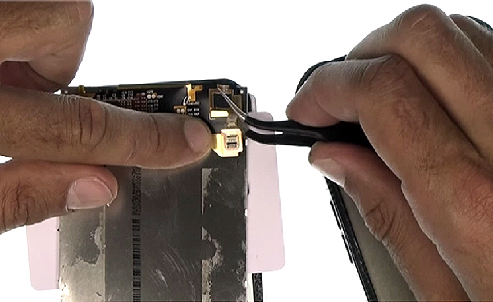 Changement d'écran (vitre+LCD) sur Galaxy Xcover 3 photo 4