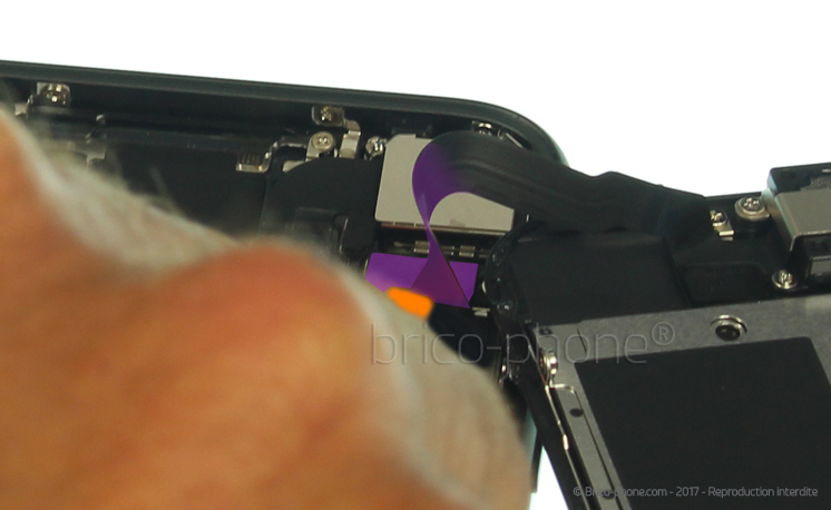 Changement d'écran complet pré-monté (châssis+vitre+LCD) sur iPhone 8 photo 1