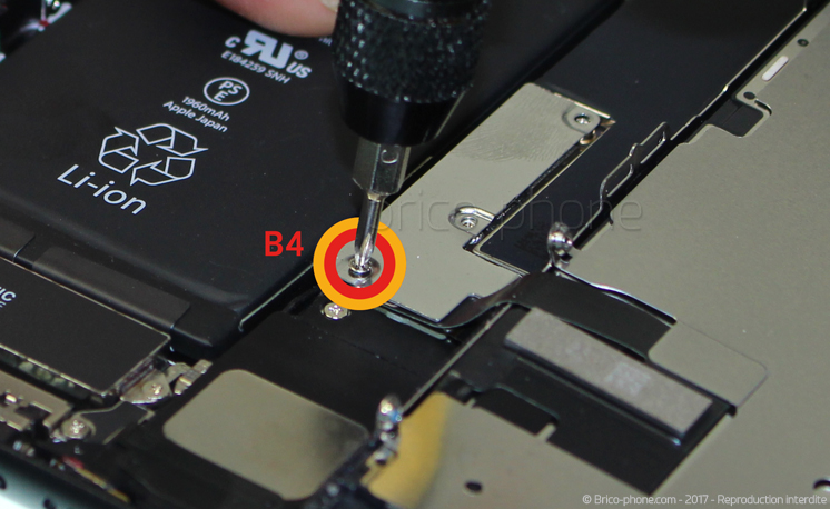 Changement d'écran (vitre+LCD) sans éléments prémontés en gardant l'étanchéité sur iPhone 7 photo 2