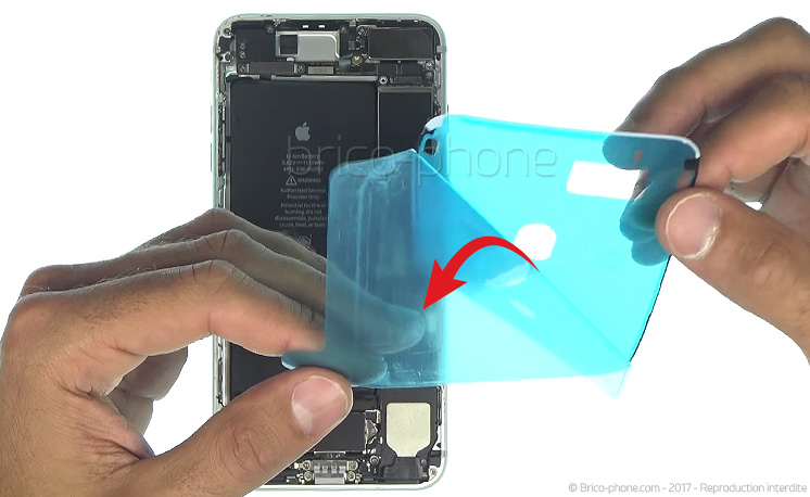 Changement d'écran (vitre+LCD) sans éléments prémontés en gardant l'étanchéité sur iPhone 7 photo 3