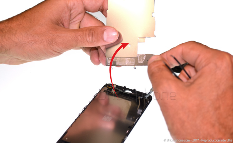 Changement d'écran (vitre+LCD) sans éléments prémontés en gardant l'étanchéité sur iPhone 7 photo 3