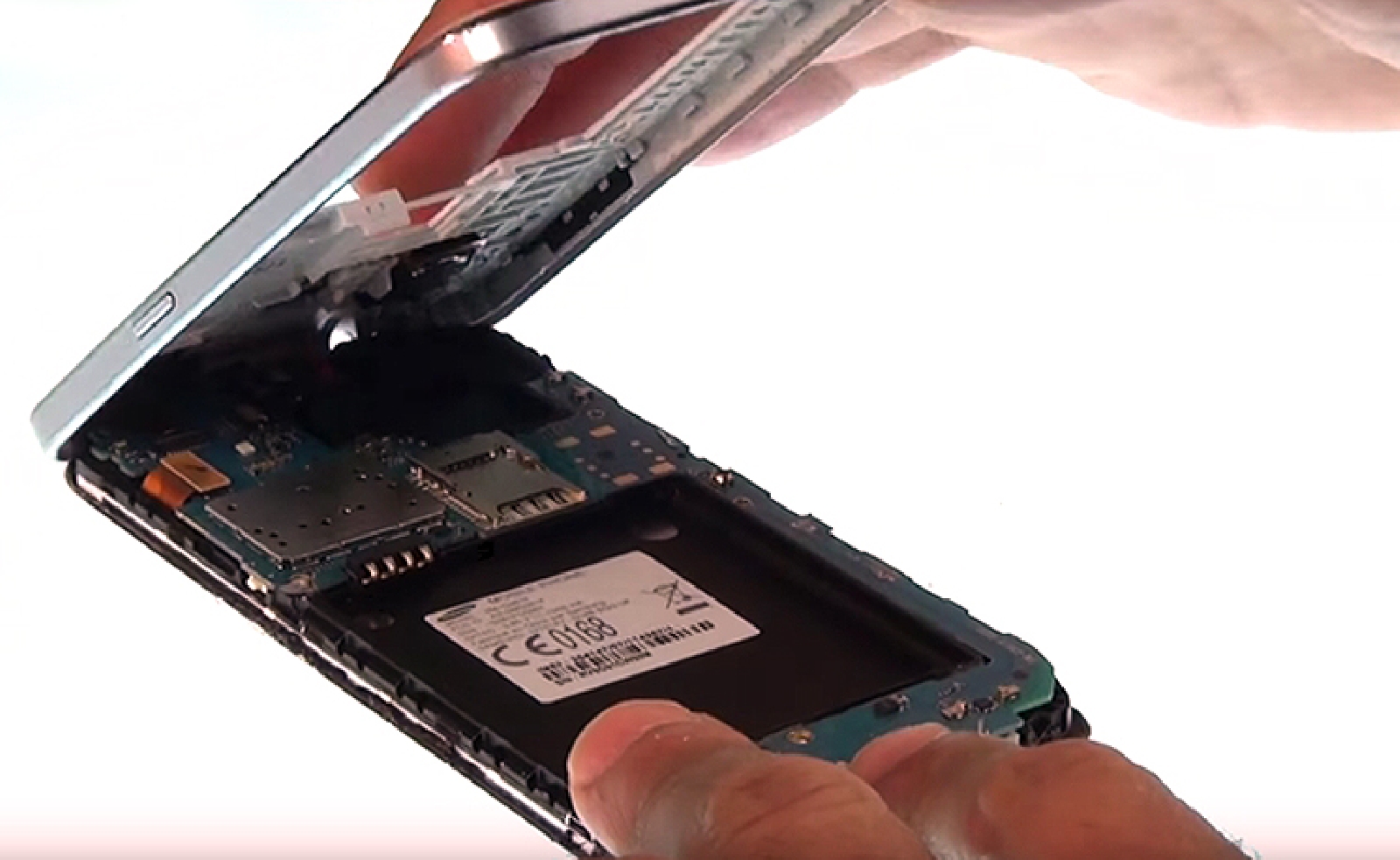 Changement d'écran (vitre+LCD) sur Galaxy Core Prime photo 3