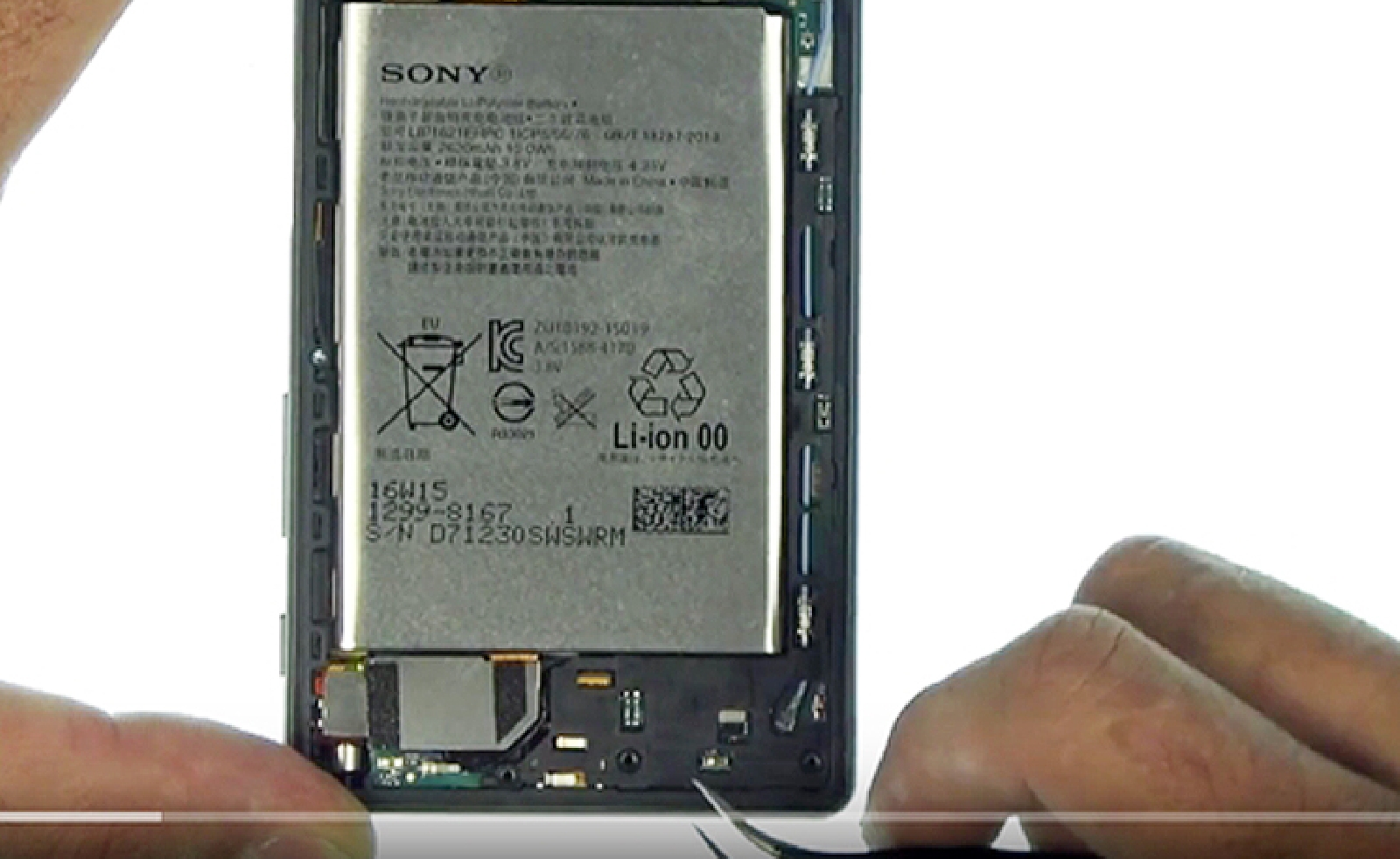 Changement d'écran (vitre+châssis+LCD) sur Xperia X - X Dual photo 3