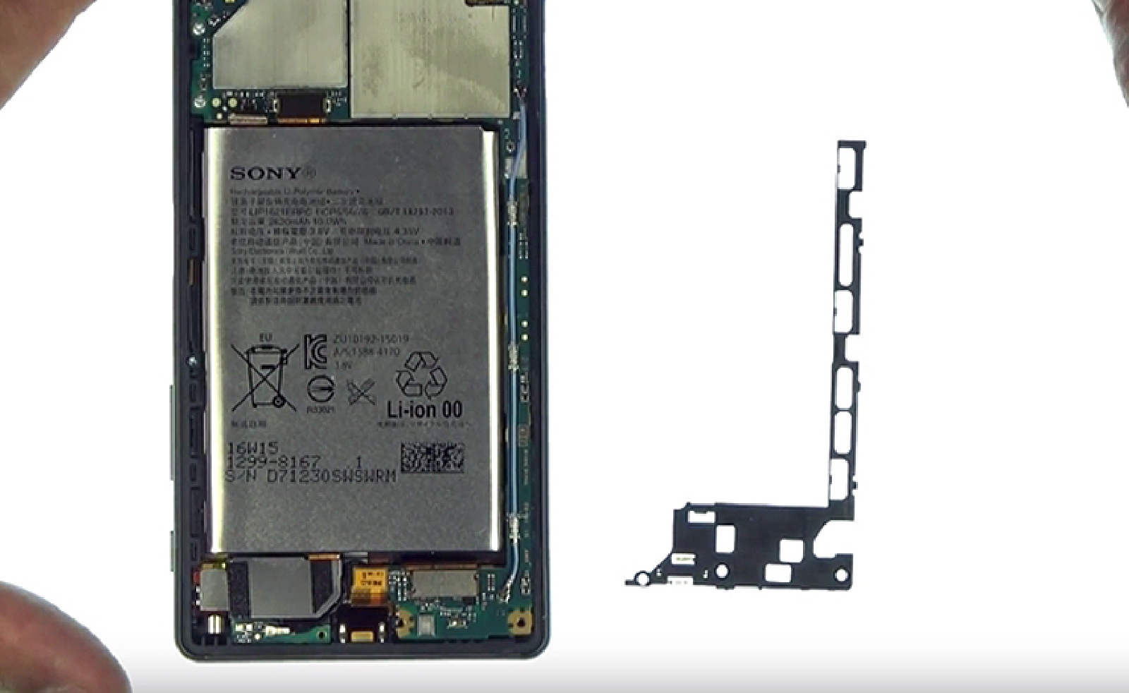 Changement d'écran (vitre+châssis+LCD) sur Xperia X - X Dual photo 4