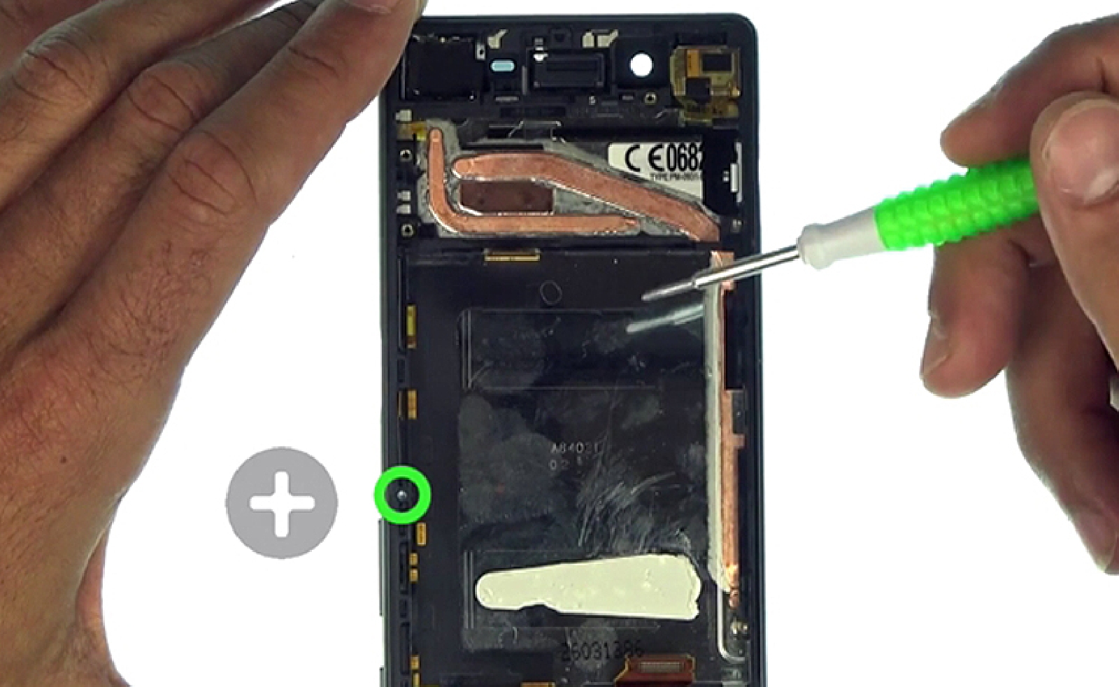 Changement d'écran (vitre+châssis+LCD) sur Xperia X - X Dual photo 1