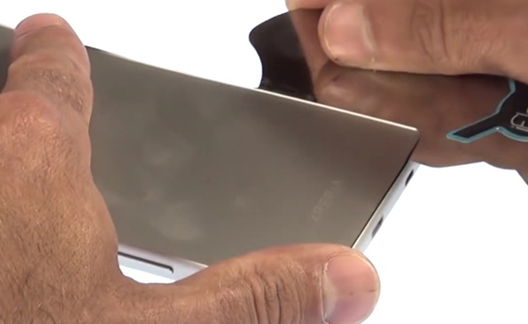 Changement d'écran (vitre+châssis+LCD) sur Xperia Z5 photo 1