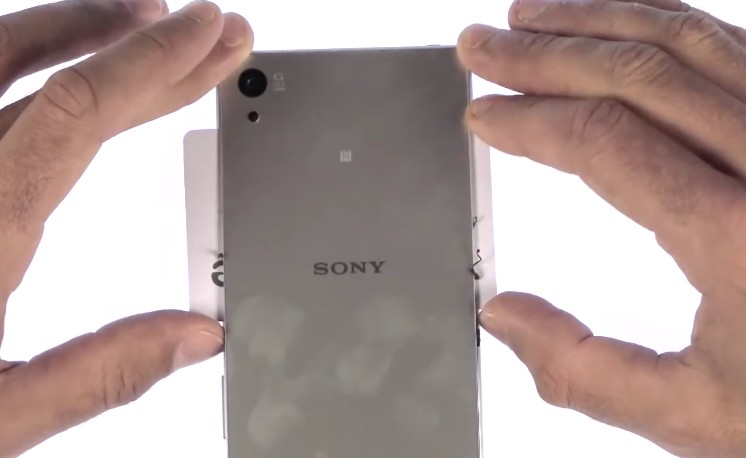 Changement d'écran (vitre+châssis+LCD) sur Xperia Z5 photo 1