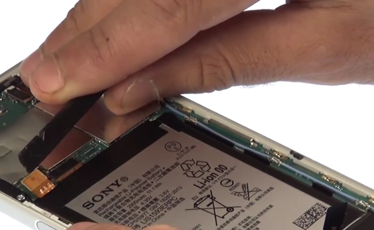 Changement d'écran (vitre+châssis+LCD) sur Xperia Z5 photo 1