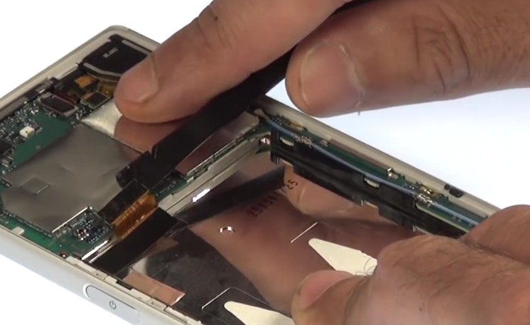 Changement d'écran (vitre+châssis+LCD) sur Xperia Z5 photo 1