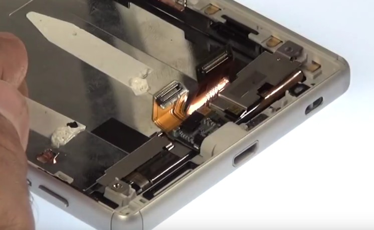 Changement d'écran (vitre+châssis+LCD) sur Xperia Z5 photo 1