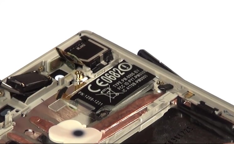 Changement d'écran (vitre+châssis+LCD) sur Xperia Z5 photo 1