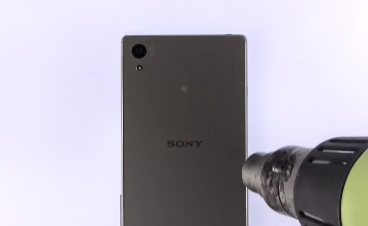 Changement de vitre arrière sur Xperia Z5 photo 1