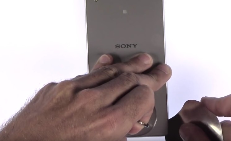 Changement de vitre arrière sur Xperia Z5 photo 1