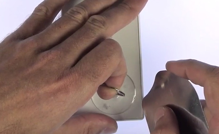 Changement d'écran (vitre+châssis+LCD) sur Xperia Z5 Compact photo 1