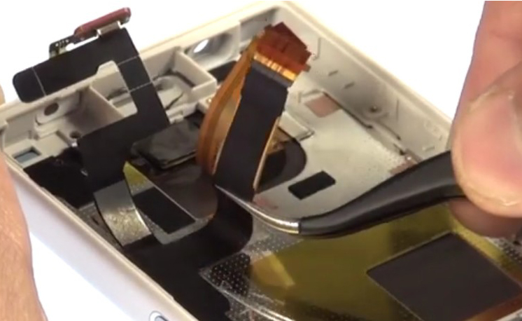 Changement d'écran (vitre+châssis+LCD) sur Xperia Z5 Compact photo 1