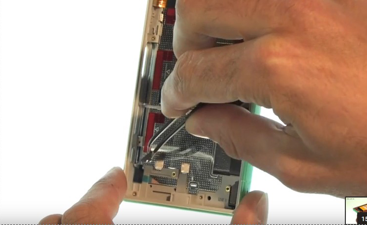 Changement d'écran (vitre+châssis+LCD) sur Xperia Z5 Compact photo 1