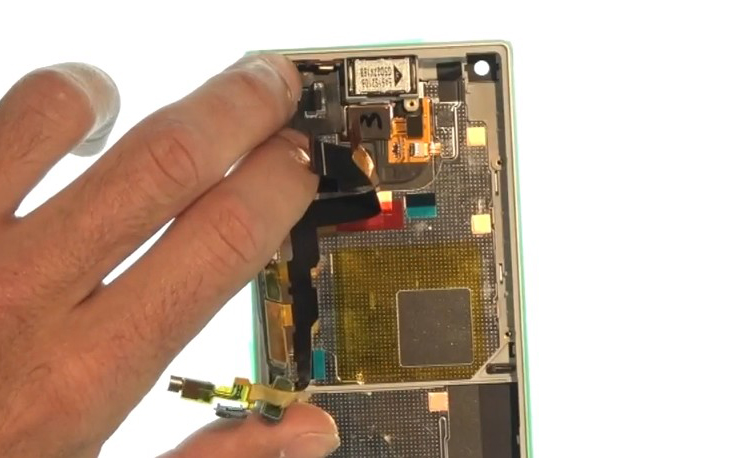 Changement d'écran (vitre+châssis+LCD) sur Xperia Z5 Compact photo 1