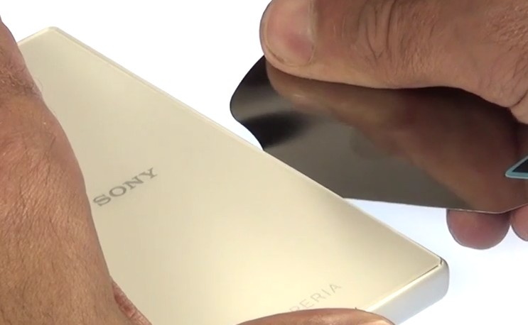 Changement de batterie sur Xperia Z5 Compact photo 1