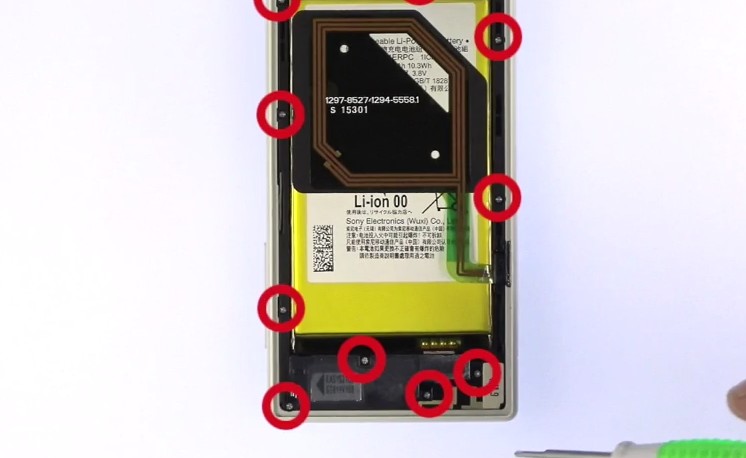 Changement de batterie sur Xperia Z5 Compact photo 1