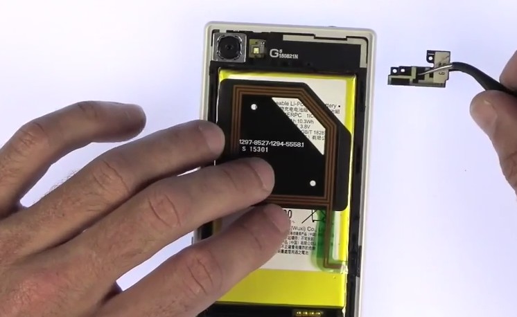Changement de batterie sur Xperia Z5 Compact photo 1