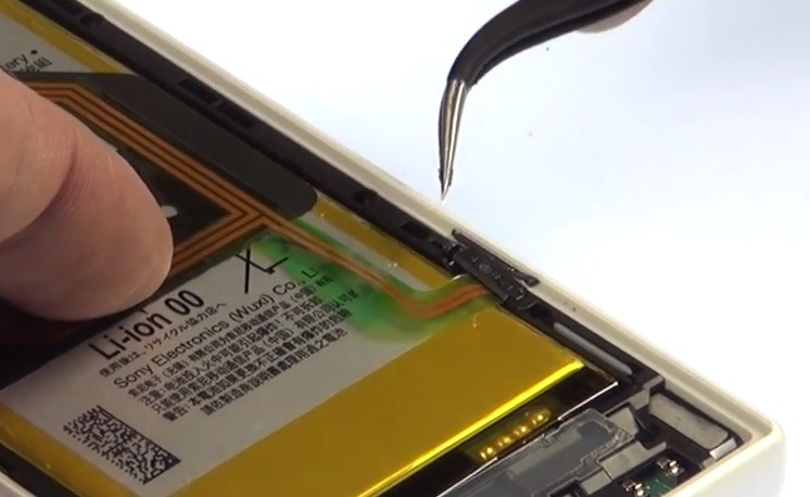 Changement de batterie sur Xperia Z5 Compact photo 1