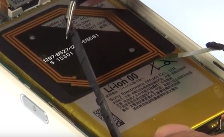 Changement de batterie sur Xperia Z5 Compact photo 1