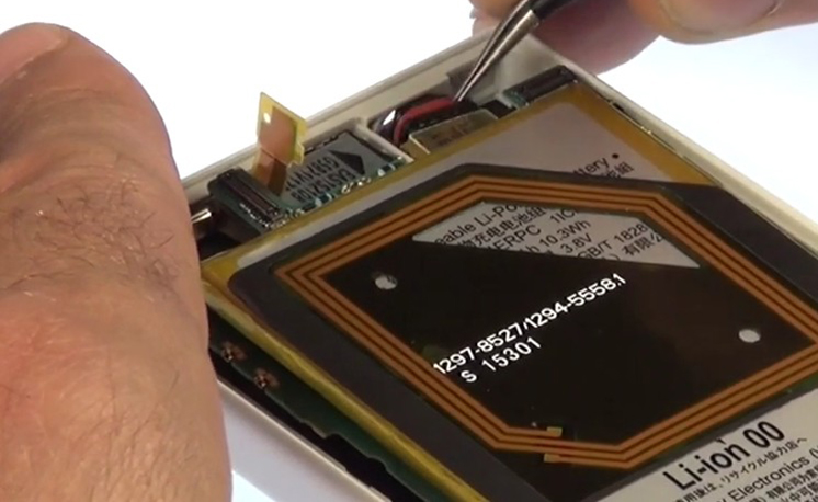 Changement de batterie sur Xperia Z5 Compact photo 1