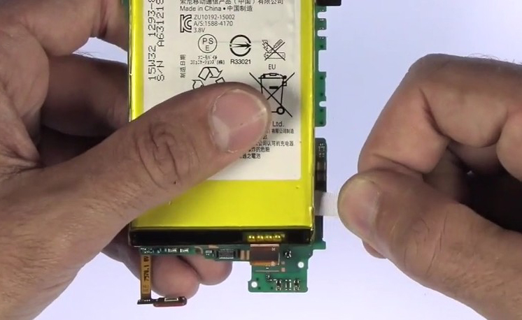 Changement de batterie sur Xperia Z5 Compact photo 1