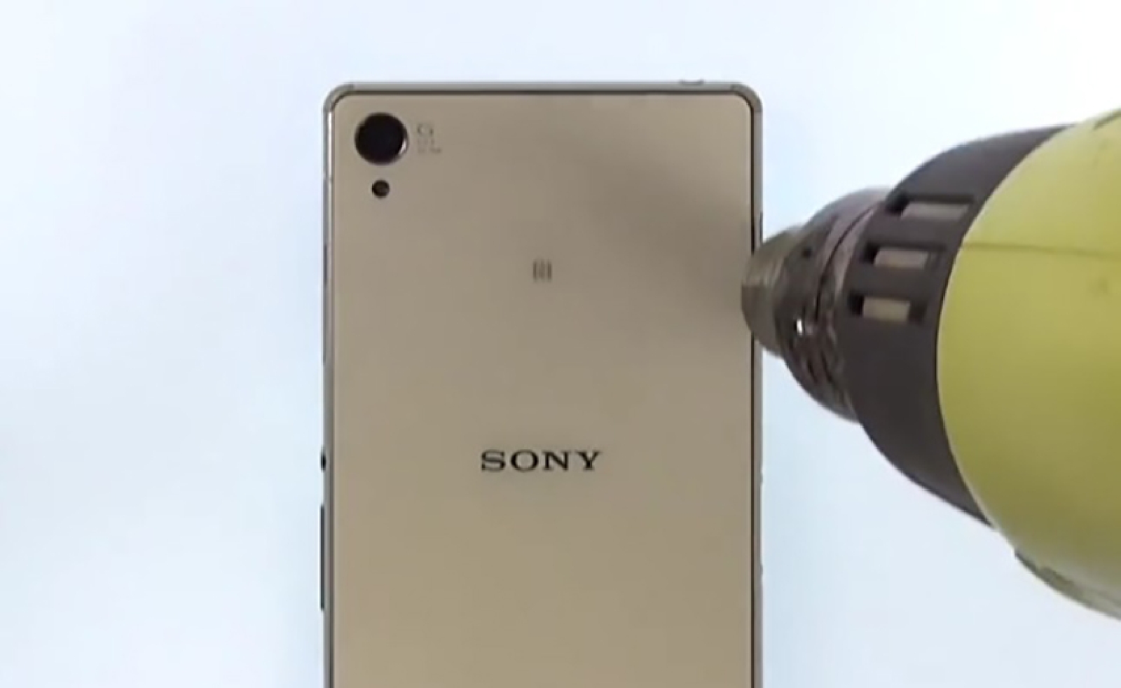 Changement d'écran (vitre+châssis+LCD) sur Xperia Z3 photo 1