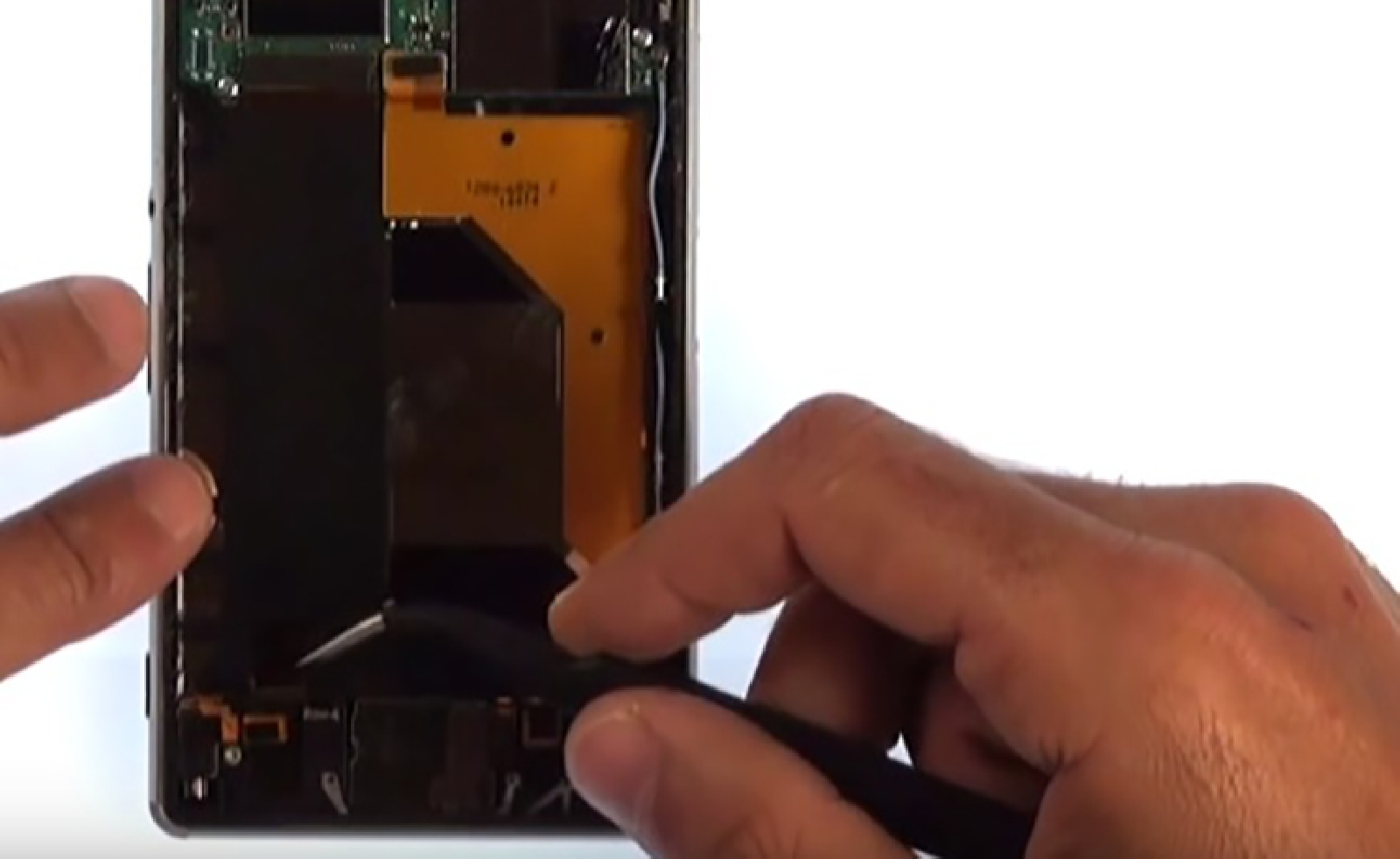 Changement d'écran (vitre+châssis+LCD) sur Xperia Z3 photo 1