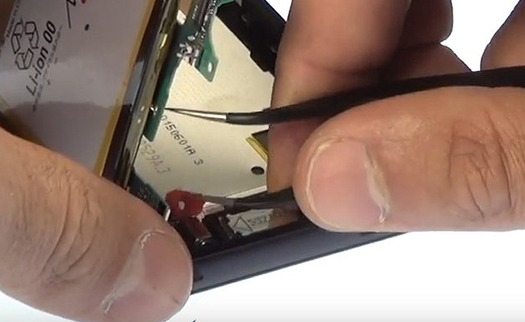 Changement d'écran (vitre+châssis+LCD) sur Xperia Z3 Compact photo 1