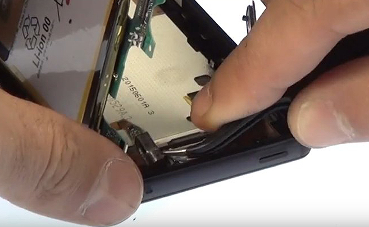 Changement d'écran (vitre+châssis+LCD) sur Xperia Z3 Compact photo 1