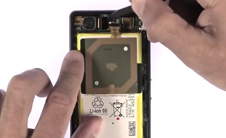 Changement d'écran (vitre+châssis+LCD) sur Xperia Z3 Compact photo 1