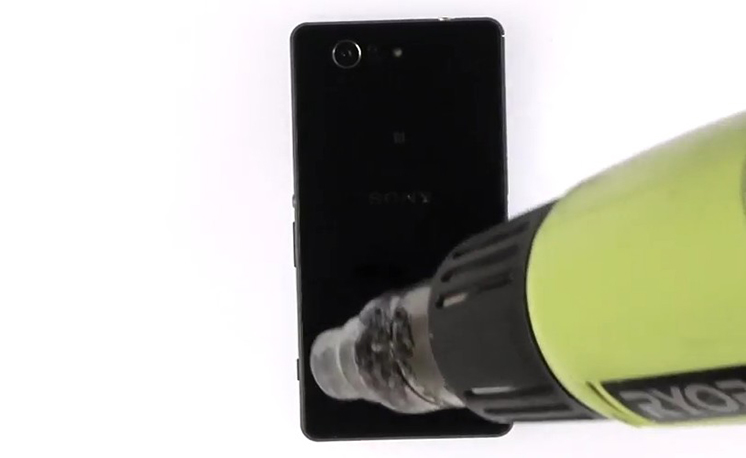 Changement de batterie sur Xperia Z3 Compact photo 1