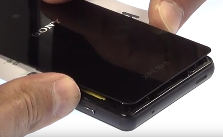 Changement de batterie sur Xperia Z3 Compact photo 1