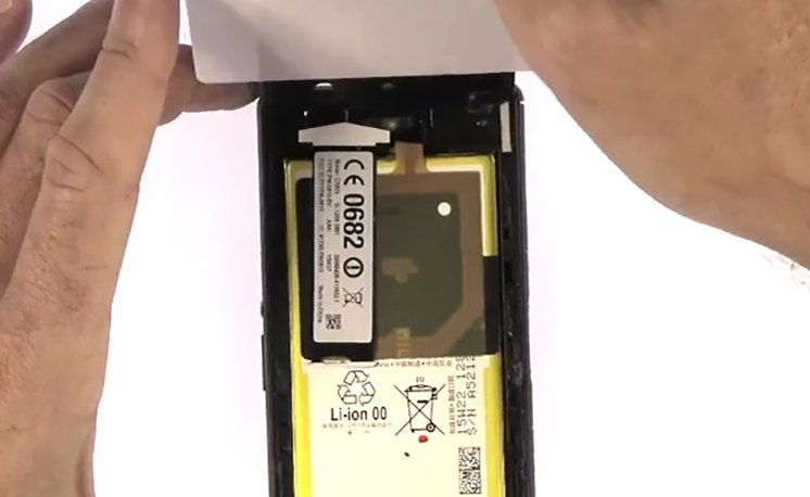 Changement de vitre arrière sur Xperia Z3 Compact photo 1