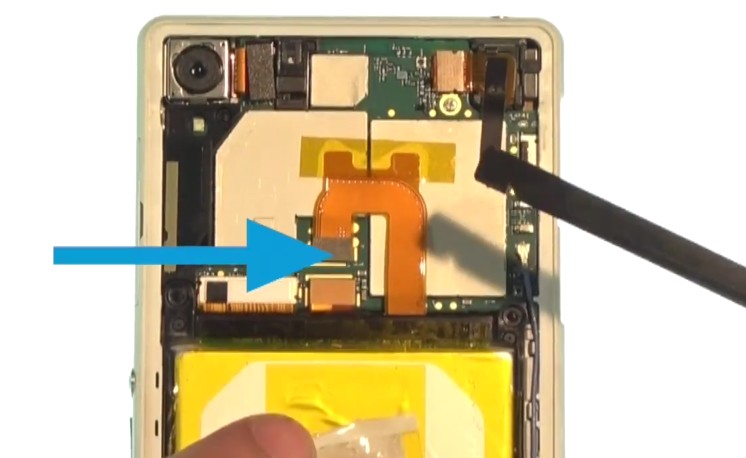 Changement d'écran (vitre+châssis+LCD) sur Xperia Z2 photo 1